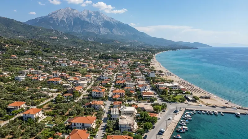 Pogled iz vazduha na Gritsu, Olimpska rivijera, Grčka — odredište kombi prevoza iz Srbije