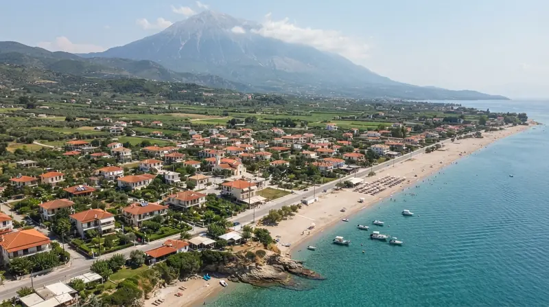 Pogled iz vazduha na Variko, Olimpska rivijera, Grčka — odredište kombi prevoza iz Srbije