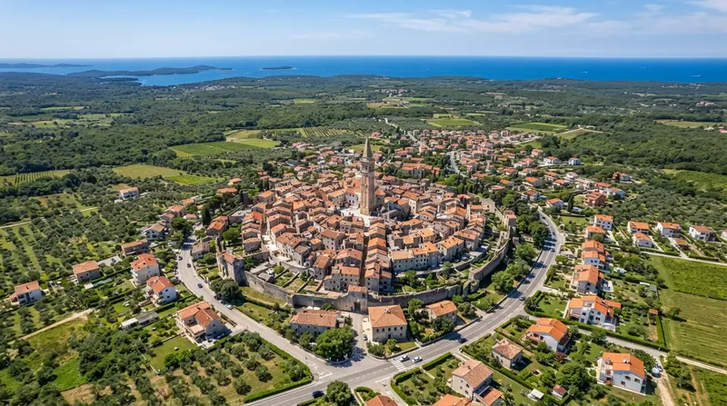 Pogled iz vazduha na Vodnjan, Istra, Hrvatska — odredište kombi prevoza iz Srbije