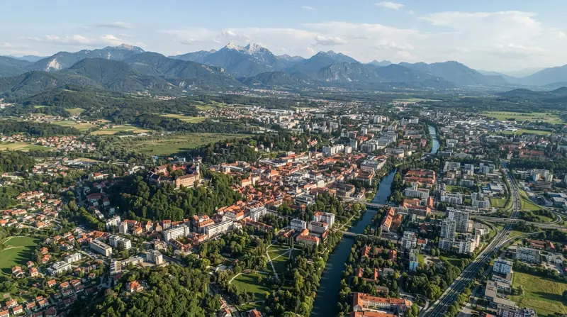 Pogled iz vazduha na naselje u Sloveniji — kombi prevoz za Sloveniju